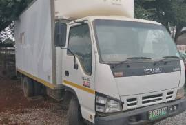 Truck Parts, Isuzu, 400, Stripping for Parts, Used