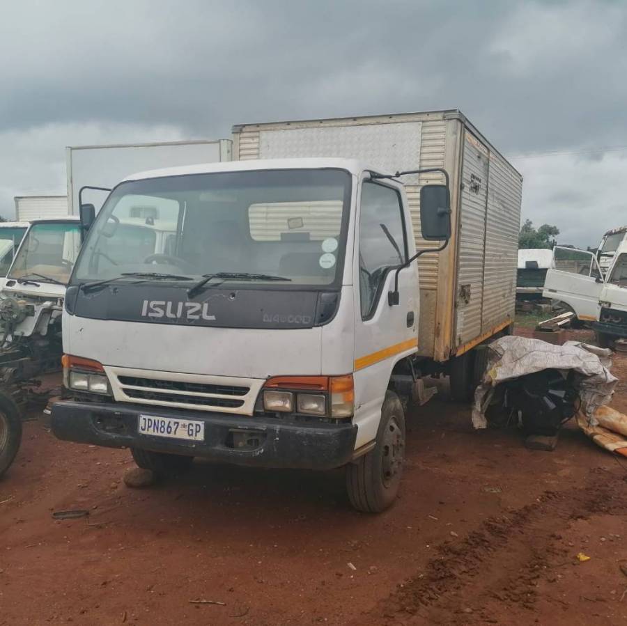Truck Parts, Isuzu, 400, Stripping for Parts, Used