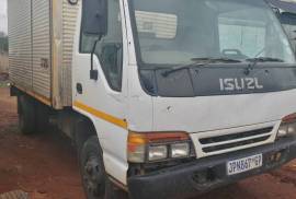 Truck Parts, Isuzu, 400, Stripping for Parts, Used