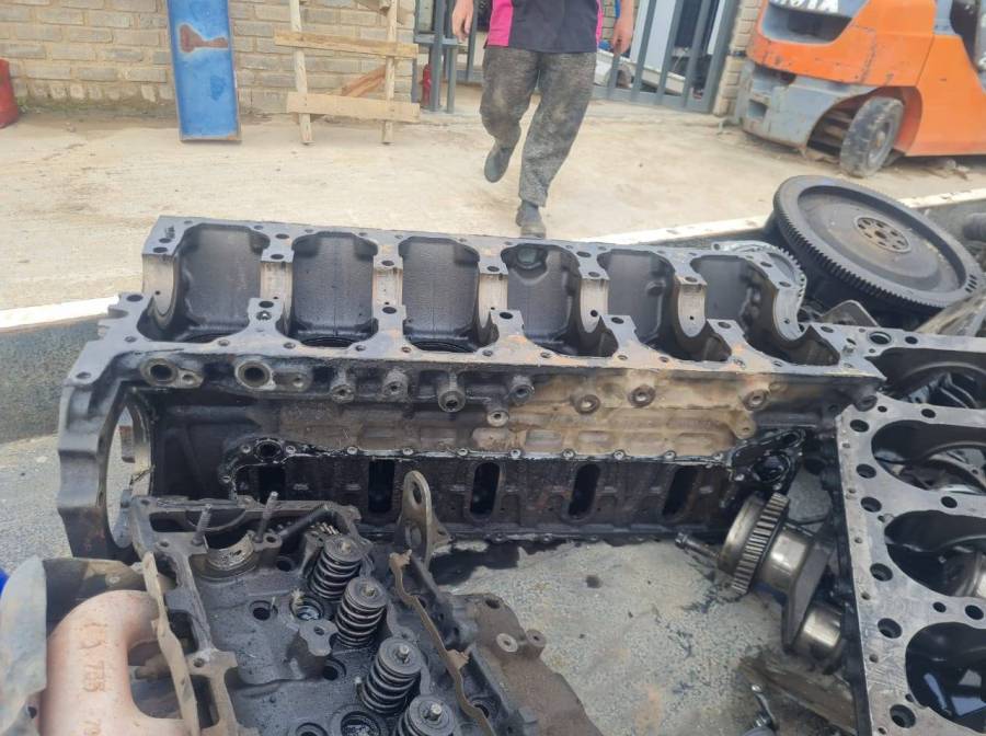 Truck Parts, Isuzu, 6HH1 Engine , Stripping for Parts, Used