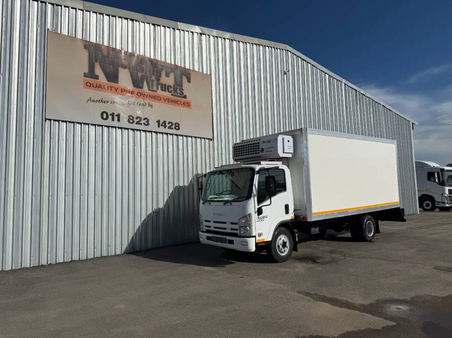 Isuzu, NPR400, 4 Ton, Refrigerated Truck, Used, 2017