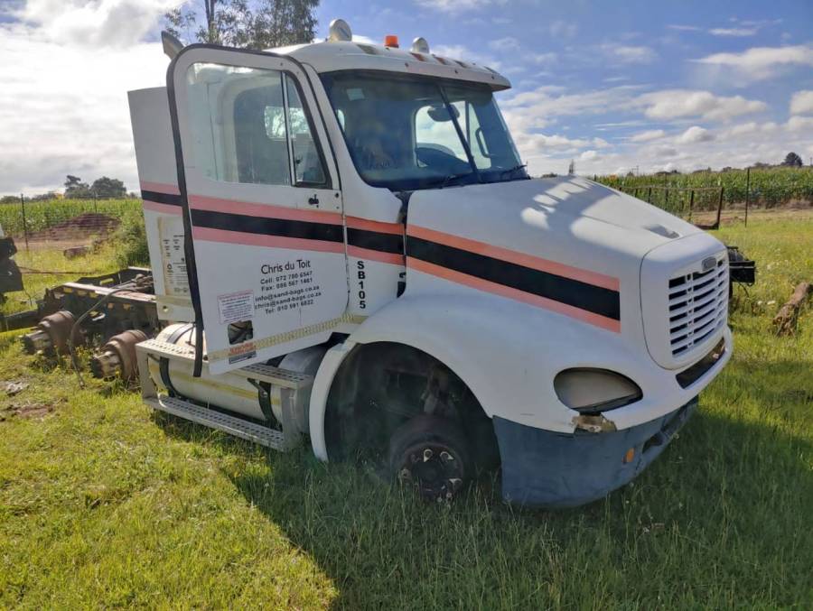 Truck Parts, Freightliner, Columbia Truck Tractor , Stripping for Parts, Used