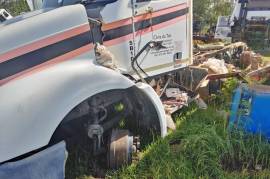 Truck Parts, Freightliner, Columbia Truck Tractor , Stripping for Parts, Used