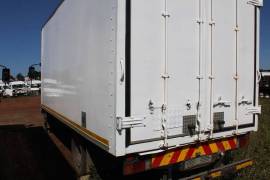 Isuzu, ISUZU NPR 400 AUTO 4 TON CLOSED, 4 Ton, Freight Carrier Truck, Used, 2018