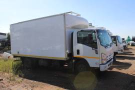 Isuzu, ISUZU NPR 400 AUTO 4 TON CLOSED, 4 Ton, Freight Carrier Truck, Used, 2018