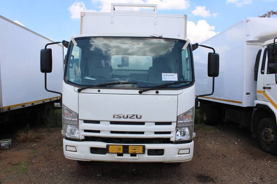 Isuzu, NPR 400 AUTO 4 TON CLOSED, 4 Ton, Freight Carrier Truck, Used