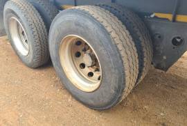 Henred, 2 Axle Flat deck, Flat Deck Trailer, Used, 1985