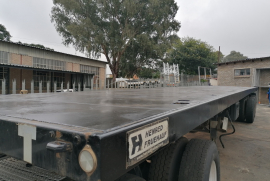 Henred, Flatdeck, Tri-Axle Trailer, Used, 2018