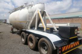 Henred, Fruehauf Tank, Other, Used, 1998