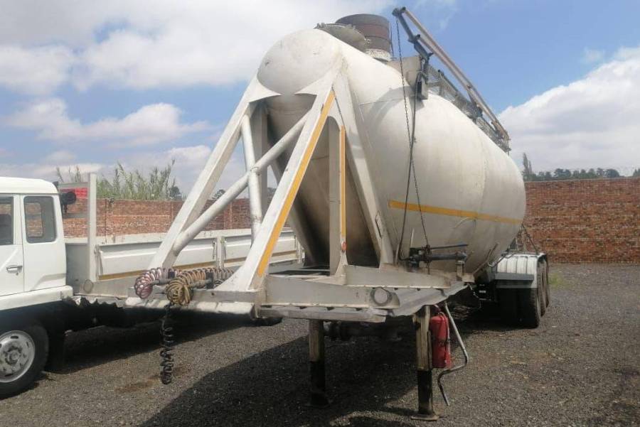 Henred, Fruehauf Tank, Other, Used, 1998