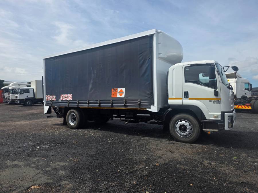 Isuzu, FTR 850, 4x2 Drive, Curtain Side Truck, Used, 2016