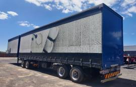 Henred, 2021 Henred Tautliner, Tautliner Trailer, Used, 2021