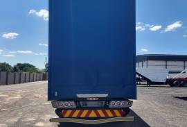 Henred, 2021 Henred Tautliner, Tautliner Trailer, Used, 2021