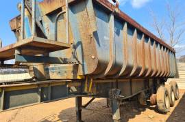 Henred, Henred Freuhauf 3 Axle Sloper Tipper , Sloper Trailer, Used, 2013