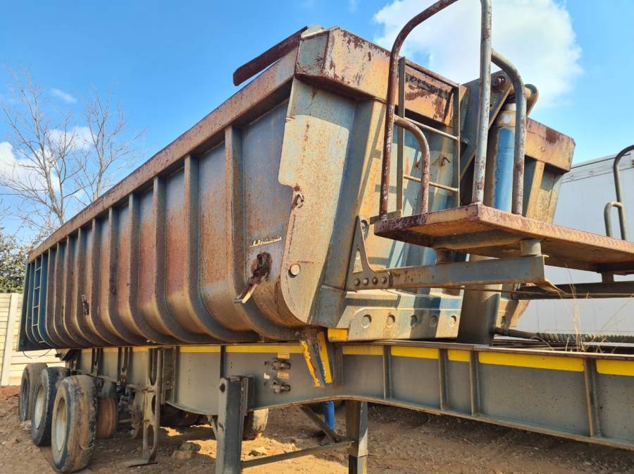 Henred, Henred Freuhauf 3 Axle Sloper Tipper , Sloper Trailer, Used, 2013