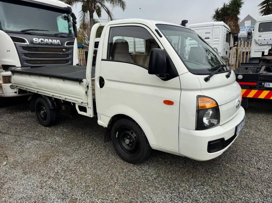 Hyundai, H100 1.3 Ton 2.6 motor, 4x2 Drive, Dropside Truck, Used, 2018