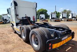 International, Eagle , 6x4 Drive, Truck Tractor, Used, 2011