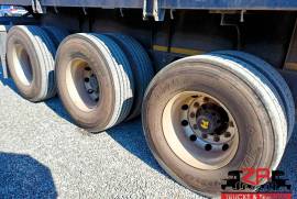 Henred, FRUEHAUF TRI-AXLE DROPSIDE TRAILER [#53012], Dropside Trailer, Used, 2023