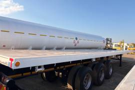 Paramount, Flatdeck, Tri-Axle Trailer, Used, 2002