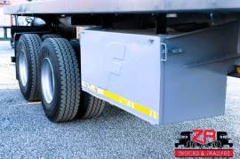Henred, FRUEHAUF SUPERLINK FLAT DECK TRAILER [#52930], Flat Deck Trailer, Used, 2018