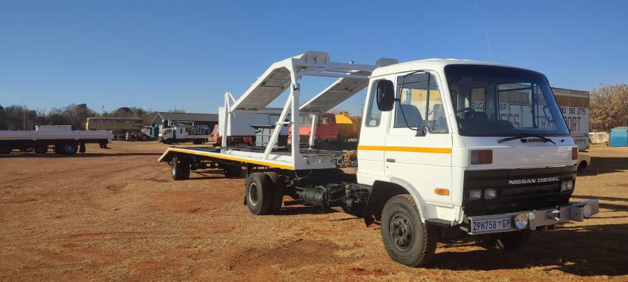 Nissan, CM 10, 4x2 Drive, Car Transporter Truck, Used, 2005