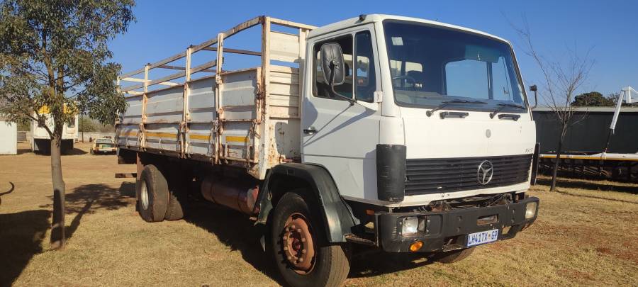 Mercedes Benz, 1617, 4x2 Drive, Cattle Body Truck, Used, 1995