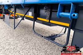 Paramount, TRI-AXLE FLAT DECK TRAILER [#52682], Flat Deck Trailer, Used, 2013