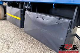 Paramount, TRI-AXLE FLAT DECK TRAILER [#52682], Flat Deck Trailer, Used, 2013