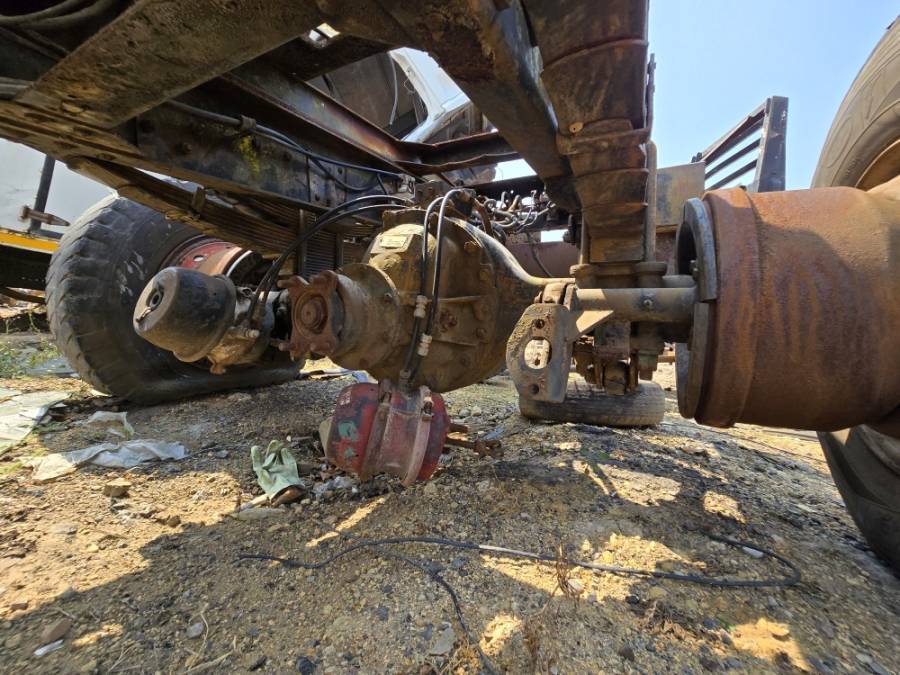 Truck Parts, Isuzu, Rockwell 163E (1/538 ratio), Hubs / Wheels, Used, 2001