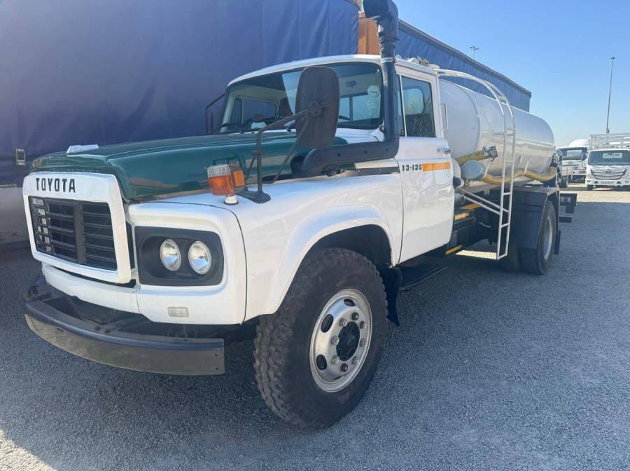Toyota, DA 13-135 RB 6000l, 4x2 Drive, Water Tanker Truck, Used, 2002