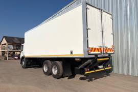 VW, 24-250, 6x2 Drive, Refrigerated Truck, Used, 2011