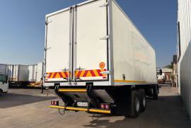 VW, 24-250, 6x2 Drive, Refrigerated Truck, Used, 2011