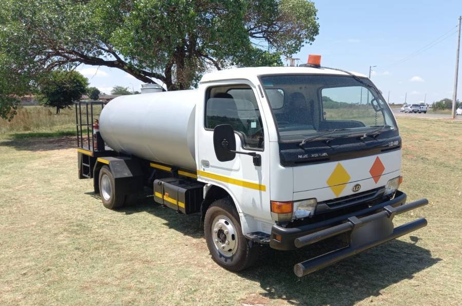 Nissan, UD 40 4000L , 4x2 Drive, Diesel Tanker Truck, Used, 2010