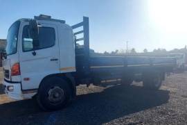 Hino, 1324 7TON DROPSIDE, 4x2 Drive, Dropside Truck, Used, 2015