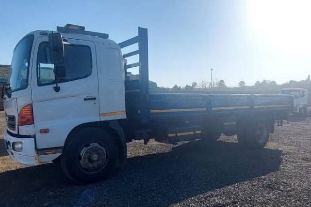 Hino, 1324 7TON DROPSIDE, 4x2 Drive, Dropside Truck, Used, 2015