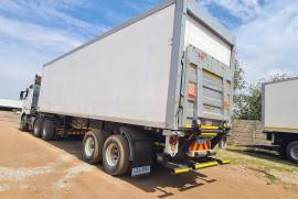 Henred, Box Body, Used, 2010