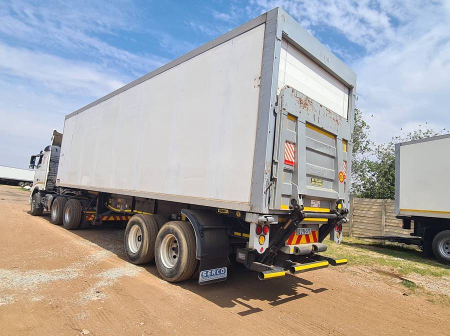 Henred, Box Body, Used, 2010