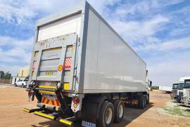 Henred, Box Body, Used, 2010