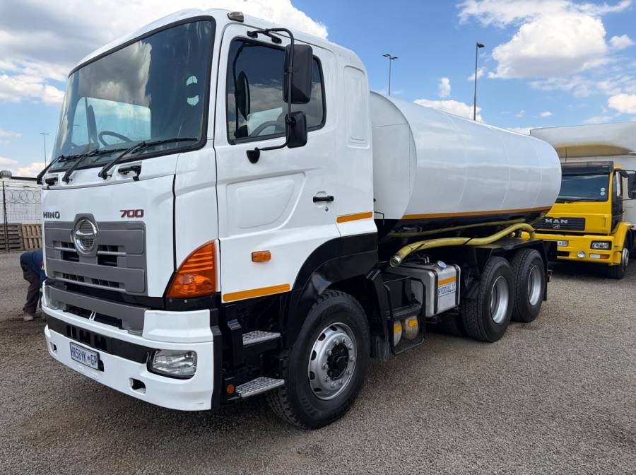 Hino, 700 Series Water Tanker, 6x4 Drive, Water Tanker Truck, Used, 2018