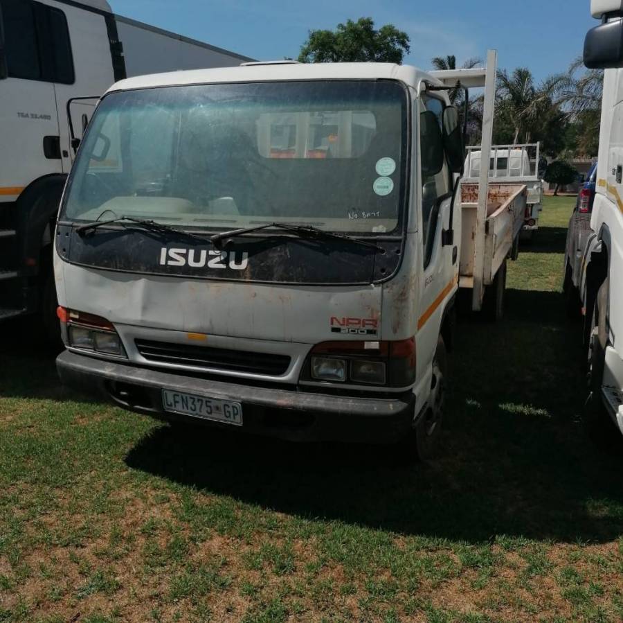 Truck Parts, Isuzu, NPR 300, Stripping for Parts, Used