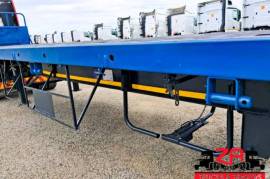 Paramount, TRI-AXLE FLAT DECK TRAILER [#52682], Flat Deck Trailer, Used, 2013