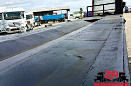 Henred, TRI-AXLE FLAT DECK [#52695], Flat Deck Trailer, Used, 2006